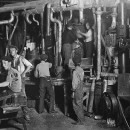 <p>21:00 en una fábrica de vidrio de Indiana (agosto de 1908).</p>
