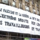 <p><em>Pancarta que pide lucha social contra el fascismo y la miseria durante las protestas del 1 de Mayo en Francia. / </em><strong>RTVE</strong></p>