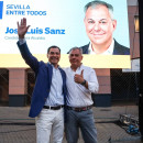 <p>Juanma Moreno, presidente del PP andaluz, junto a José Luis Sanz, candidato popular a la alcaldía de Sevilla. / <strong>PP Andalucía</strong></p>