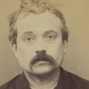 <p>Juan Grave, el autor de <em>Las Aventuras de Nono</em>, en la fotografía de su ficha policial en 1893. / <strong>Museo Met</strong></p>