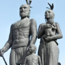 <p>Monumento a Gonzalo Guerrero y Zazil-Ha, junto a sus hijos, en Chetumal, México. / <strong>Real Academia de la Historia</strong></p>