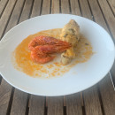 <p>Pollastre amb gambes/pollo con gambas, à la mode de Apicio, como quien dice. / <strong>G.M. </strong></p>