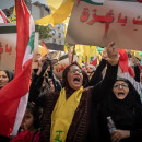 <p>Mujeres protestan contra el genocidio en Gaza en una manifestación de Hezbolá. Octubre de 2023. / <strong>Marta Maroto</strong></p>