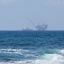 <p>Plataforma del yacimiento de gas Leviatán en las costas de Israel. <strong>/ Amir Bendavid (CC BY-SA 4.0)</strong></p>