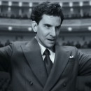 <p>Bradley Cooper interpreta a Leonard Bernstein en la película 'Maestro' (2023).</p>