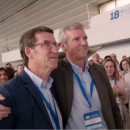 <p>El presidente del PP, Alberto Núñez Feijóo, y su sucesor en la Xunta de Galicia, Alfonso Rueda, en un congreso autonómico del partido. / <strong>RTVE</strong></p>