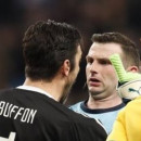 <p>Buffon, exportero de la Juventus, se encara con el árbitro Michael Oliver tras una decisión polémica que favoreció al Real Madrid. Abril de 2018. / <strong>Twitter</strong></p>