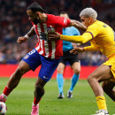 <p>Memphis y Araújo durante el partido. / <strong>Adrián de las Heras (Club Atlético de Madrid)</strong></p>