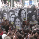 <p>Marchas por la memoria democrática a 48 años del golpe de Estado en Argentina. / <strong>YouTube (France 24 Esp)</strong></p>