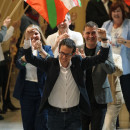 <p>Pello Otxandiano celebra los resultados en la sede de Bilbao, durante la noche del 21 de abril. / <strong>EH Bildu</strong></p> (: )