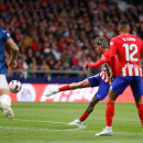 <p>De Paul remata para marcar el primer gol. / <strong>Club Atlético de Madrid</strong></p>