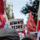 <p>Concentración en apoyo a Pedro Sánchez en la calle Ferraz, el 27 de abril. / <strong>PSOE</strong></p>