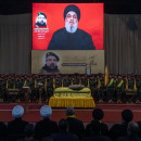 <p>Hasán Nasrala, líder de Hezbolá, el jueves durante las condolencias y el discurso tras la muerte en Beirut de Fuad Shukur, uno de los fundadores de la milicia y líder del brazo armado en el sur del país.<strong> / M. M.<br /></strong></p>