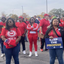 <p>Sindicalistas de la UAW durante un mitin celebrado el 29 de octubre en Detroit. </p>