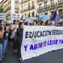 <p>Jóvenes manifestándose en Madrid por el derecho al aborto. /<strong> Manolo Finish</strong></p>