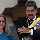 <p>Nicolás Maduro y su esposa, Cilia Flores, durante la toma de posesión.</p>