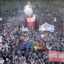 <p>Cientos de ciudadanos se manifiestan en la Marcha Federal del Orgullo Gay de Buenos Aires, el sábado 1 de febrero. / <strong>Clarín</strong></p>