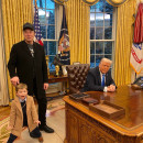 <p>Elon Musk y su hijo X AE A-12 junto a Donald Trump en el despacho oval. / <strong>X @elonmusk</strong></p>