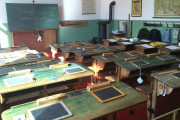 <p>Imagen de un aula antigua en una escuela. </p>