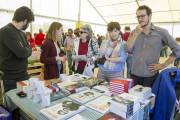 <p>Tenderete de CTXT en la Feria del Libro de Chamartín (Madrid) en 2017.</p>