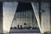 <p>Un grupo de personas sin hogar en el paso inferior de la Avenida de América en Madrid.</p>
<p><strong><br /></strong></p>
<p> </p>