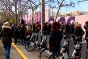 <p>Concentración en defensa del mural feminista de Ciudad Lineal (Madrid).</p>