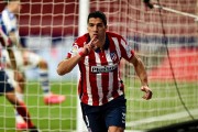 <p>Luis Suárez celebra el gol.</p>