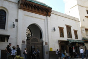 <p>Entrada a la biblioteca de la mezquita de Qarawiyyin, en Fez (Marruecos), fundada por Fátima Al-Fihri.</p>