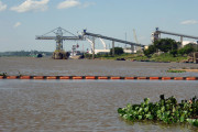 <p>Vista de Puerto Unión, el puerto de cereales (principalmente soja) de Cargill Paraguay.</p>