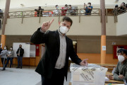 <p>Gabriel Boric votando en Magallanes (Chile), ayer.</p>