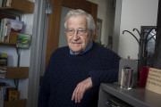 <p>Noam Chomsky, en su antiguo despacho del MIT, en Boston, en febrero de 2015.</p>