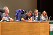 <p>Javier Pérez Royo, Pablo Iglesias y Aurora Labio, durante la presentación de <em>Medios y cloacas</em> en Sevilla.</p>