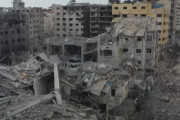 <p>Edificios destruidos por los bombardeos en Gaza. / <strong>La Vanguardia (Youtube)</strong></p>