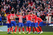 <p>Los jugadores rojiblancos celebran el gol de Llorente frente al Sevilla. <strong>/ Ángel Gutiérrez (Atlético de Madrid)</strong></p>