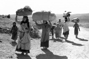 <p>Los palestinos huyen de su aldea en Galilea tras la entrada de las fuerzas sionistas, 1948. / <strong>GPO. </strong></p>
