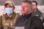 <p>El general golpista Juan José Zúñiga es mostrado tras ser detenido. / <strong>France 24 Español</strong></p>
