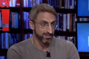 <p>El presentador, activista y cineasta palestino Rami Younis en una entrevista reciente con Democracy Now! / <strong>Youtube</strong></p>