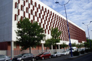 <p>Facultad de Comunicación de la Universidad de Sevilla. / <strong>Groove00</strong></p>