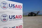 <p>Paquetes de suministros preparados para enviar a Haití (2010). / <strong>USAID</strong></p>