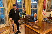 <p>Elon Musk y su hijo X AE A-12 junto a Donald Trump en el despacho oval. / <strong>X @elonmusk</strong></p>