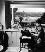 La escritora Dorothy Parker junto a su marido, Alan Campbell, en su casa de Bucks County.