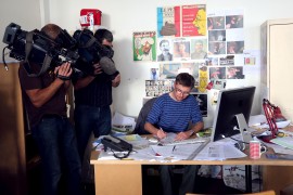  El caricaturista  Charb trabjando en la sede de la revista satírica Charlie Hebdo.