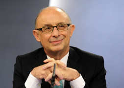 <p>Cristóbal Montoro durante un conferencia de prensa en Madrid en 2012.</p>