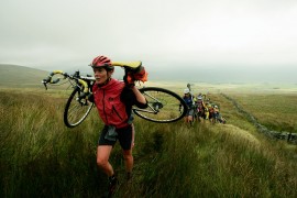 Carrera de los Tres Picos durante el ascenso al pico del Ingleborough, en septiembre de 2005.