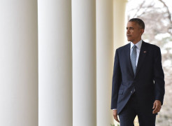 Barack Obama de camino a su discurso en la Casa Blanca, después de haber alcanzado un acuerdo sobre el programa nuclear de Irán, el 2 de abril de 2015.