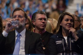 Francisco Granados, durante un acto del PP, entre Dolores de Cospedal y Mariano Rajoy, el 18 de noviembre del 2011.