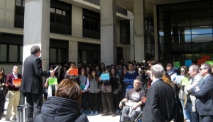 Protesta en la Facultad de Educación de la Universidad de Zaragoza en contra de la medida adoptada por el Gobierno de Aragón que autoriza a la universidad privada de San Jorge a impartir Magisterio.