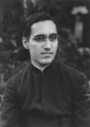 Oscar Romero cuando era seminarista en Roma, 1941.