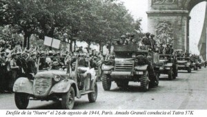 <p>La Nueve, desfilando por los Campos Elíseos el 26 de agosto de 1944. </p>