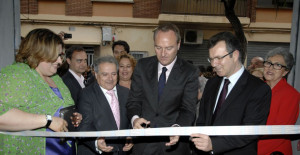 <p>Alfonso Rus con Alberto Fabra en la inauguración de una sede del PP en Picaña, en abril del 2012.</p>